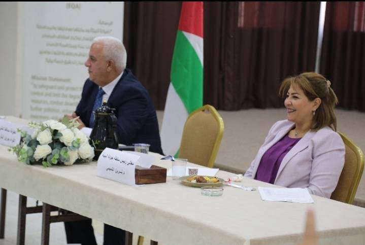 الخليل: د. التميمي واللواء البكري يناقشان القضايا البيئية في المحافظة مع المجتمع المحلي