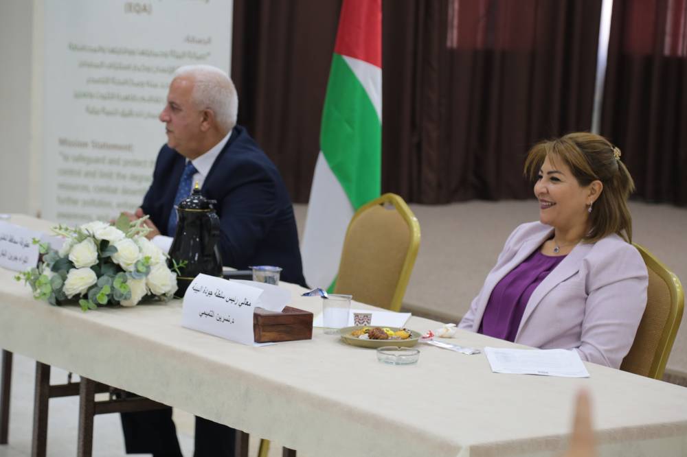  الخليل: د. التميمي واللواء البكري يناقشان القضايا البيئية في المحافظة مع المجتمع المحلي