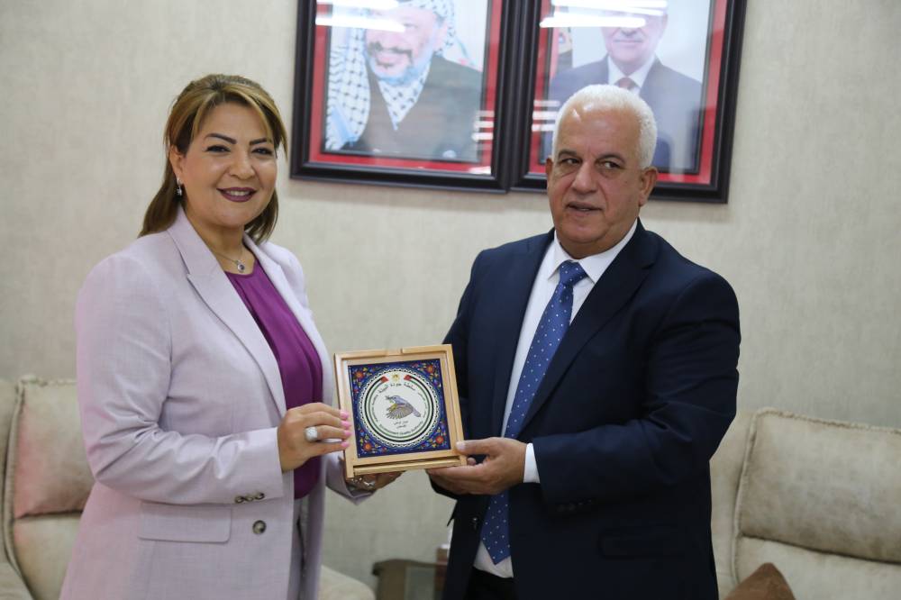  الخليل: د. التميمي واللواء البكري يناقشان القضايا البيئية في المحافظة مع المجتمع المحلي