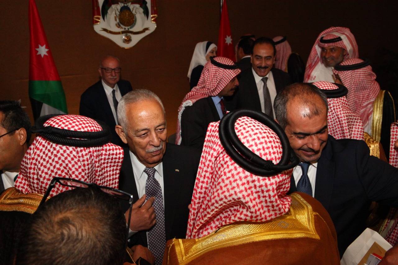 بتوجيهات ملكية، العيسوي يلتقي وجهاء وممثلي البادية الشمالية لمتابعة مطالبهم واحتياجاتهم