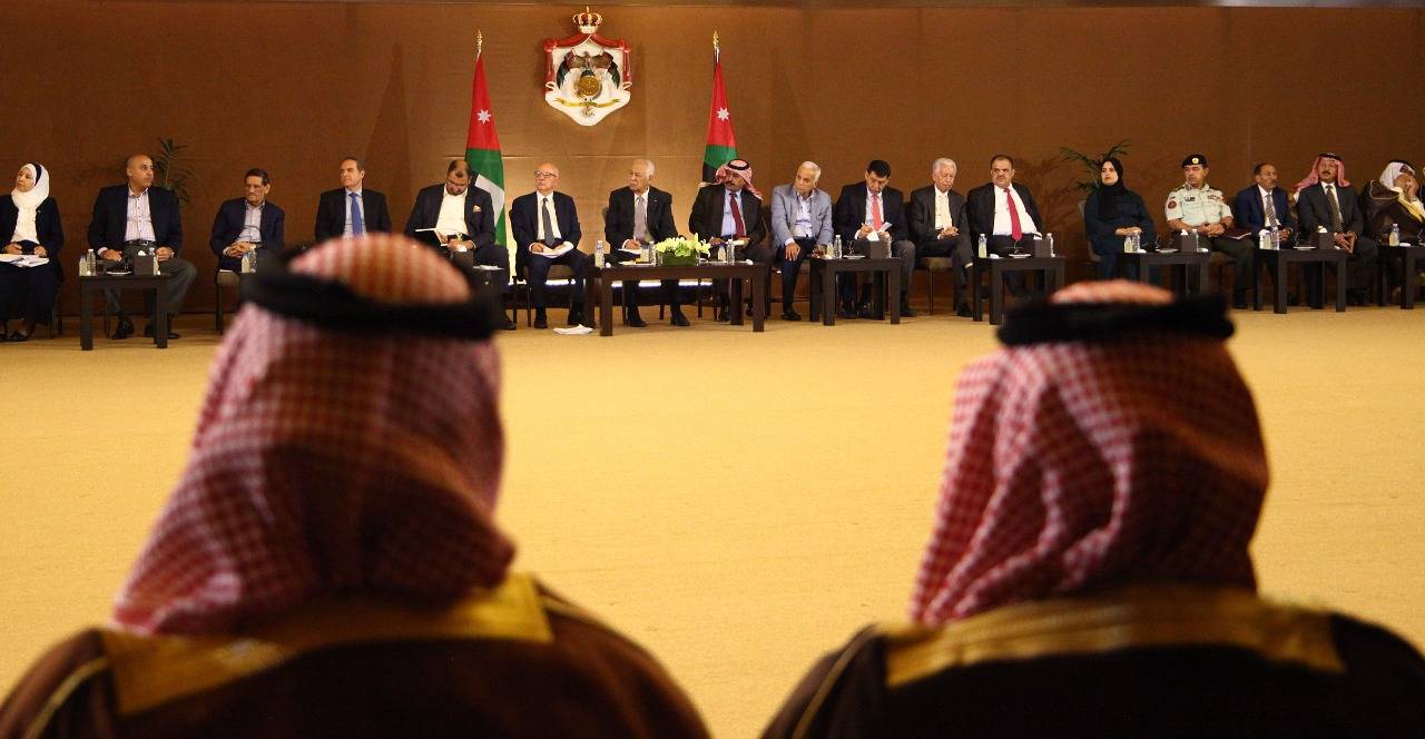 بتوجيهات ملكية، العيسوي يلتقي وجهاء وممثلي البادية الشمالية لمتابعة مطالبهم واحتياجاتهم