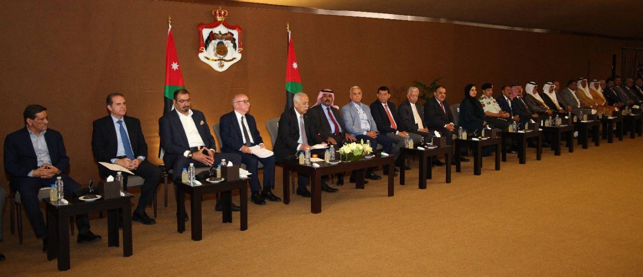 بتوجيهات ملكية، العيسوي يلتقي وجهاء وممثلي البادية الشمالية لمتابعة مطالبهم واحتياجاتهم