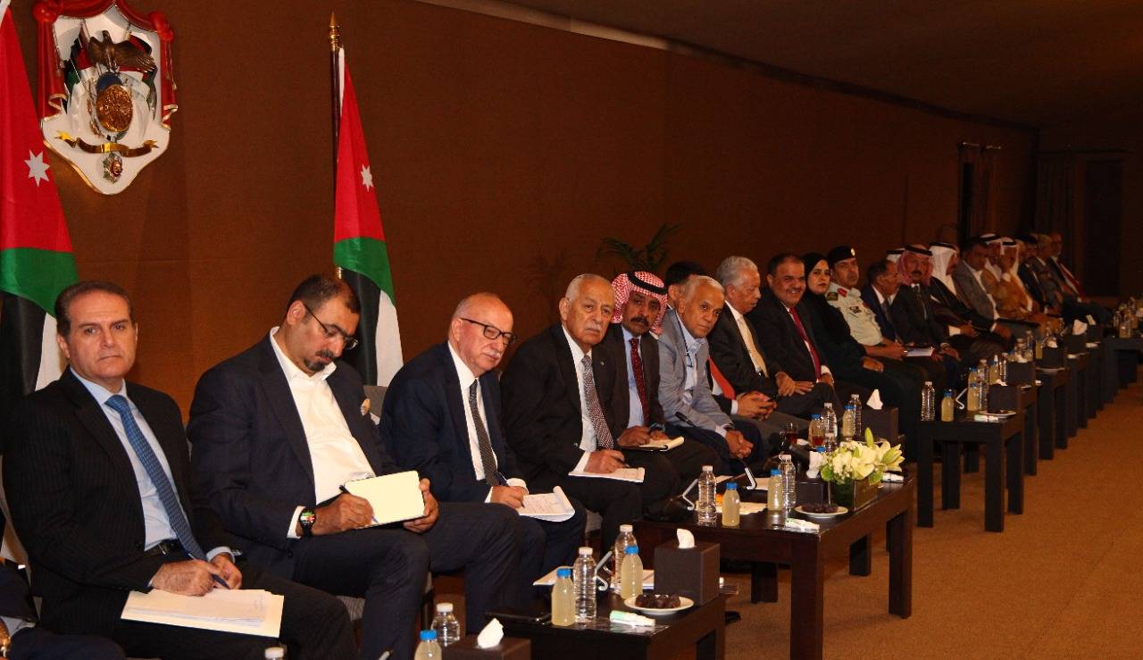 بتوجيهات ملكية، العيسوي يلتقي وجهاء وممثلي البادية الشمالية لمتابعة مطالبهم واحتياجاتهم