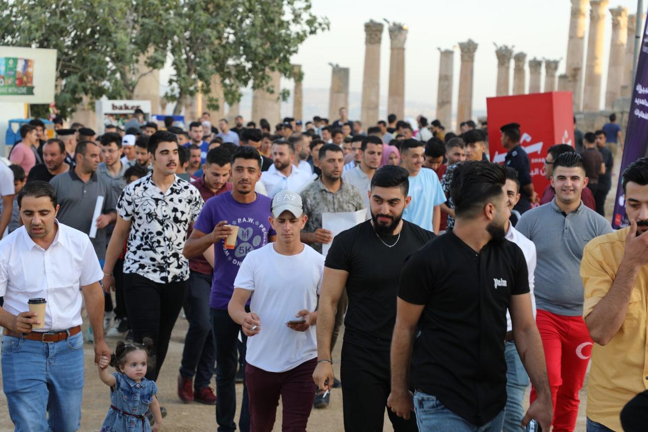 جمهور مهرجان جرش يتوج الفنان عيسى السقار سفيراً للأغنية الأردنية