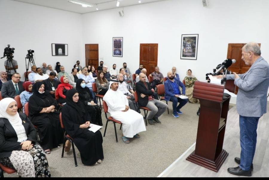 قصائد تعبر مطارات الحنين في بيت الشعر بالشارقة