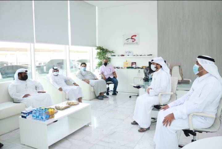 عجمان _مركز سبيد لفحص و تسجيل المركبات ينظم مبادرة يوم مع عميل