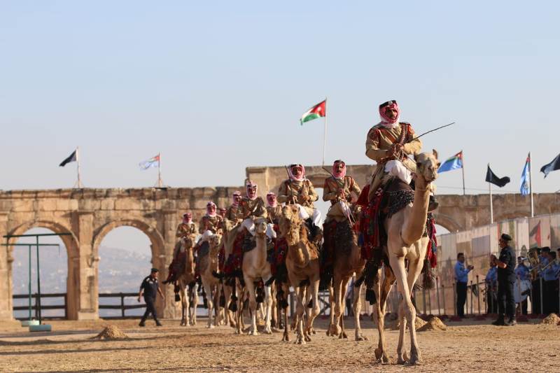 النجار تكرم الفرسان  مجموعة قيادة المراسم تعرض فنون الفروسية والهجن في جرش