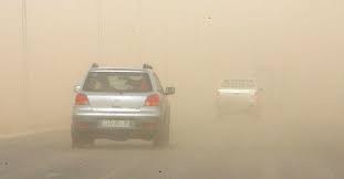 الأشغال تحذر من تدني مدى الرؤية على الطرق بالبادية بسبب الغبار