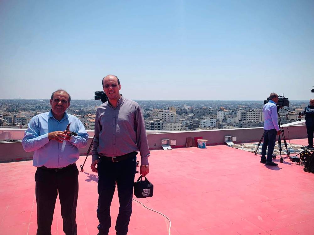 نقابة الصحفيين الفلسطينيين  تؤازر الزملاء أثناء تغطيتهم العدوان على غزة وتقدم بعض المستلزمات لهم