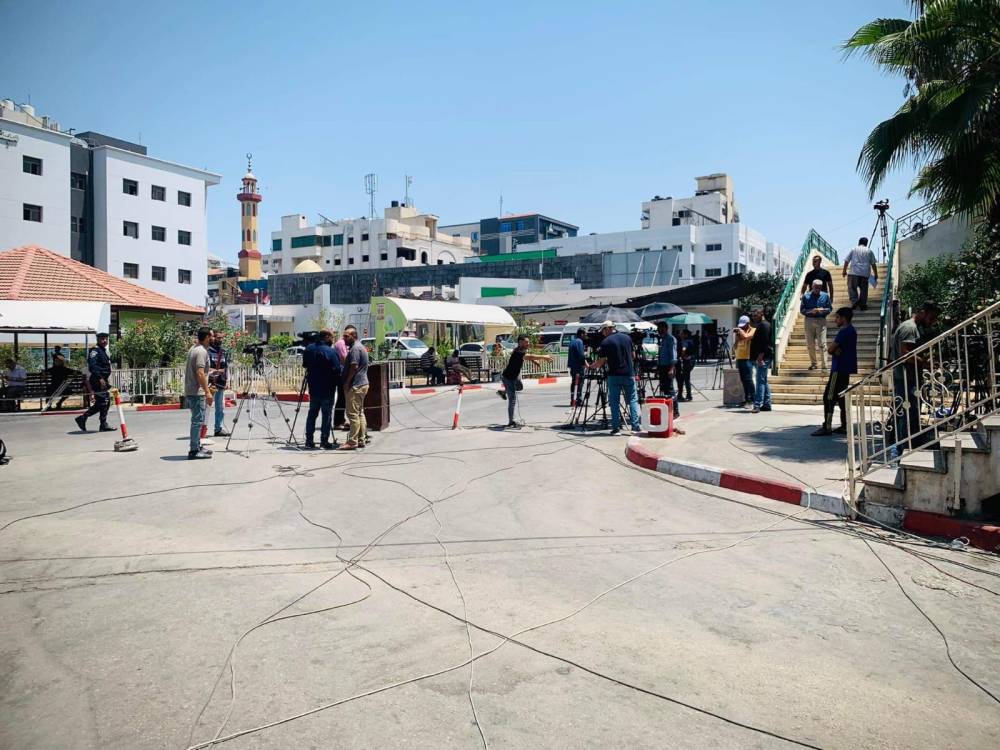 نقابة الصحفيين الفلسطينيين  تؤازر الزملاء أثناء تغطيتهم العدوان على غزة وتقدم بعض المستلزمات لهم