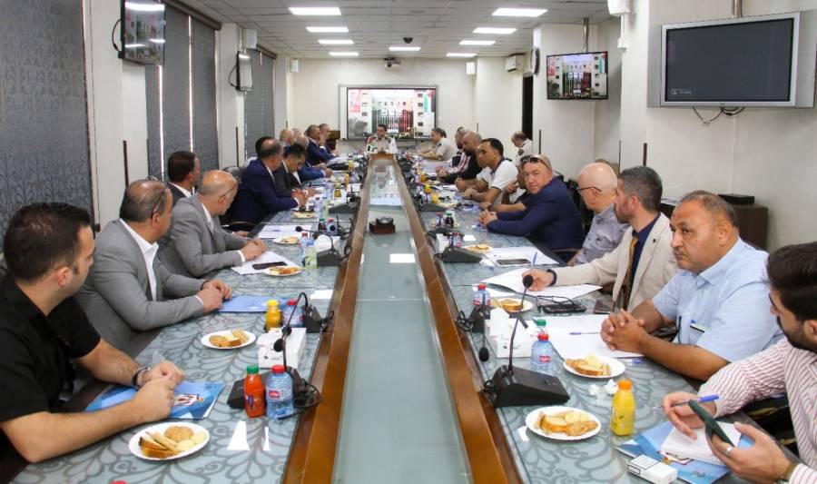 *وفد من غرفة صناعة وتجارة الخليل يزور دائرة الجمارك*