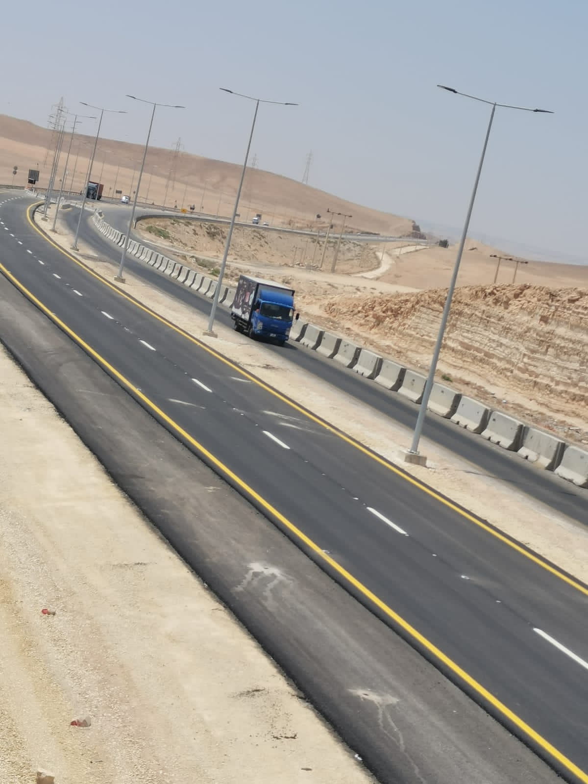 الاشغال تنهي اعمال إعادة تأهيل الجزء الايسر من طريق الكرك - القطرانة