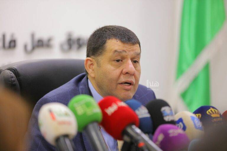 استيتية يؤكد ضرورة توعية الشباب لأهمية العمل بالقطاع السياحي