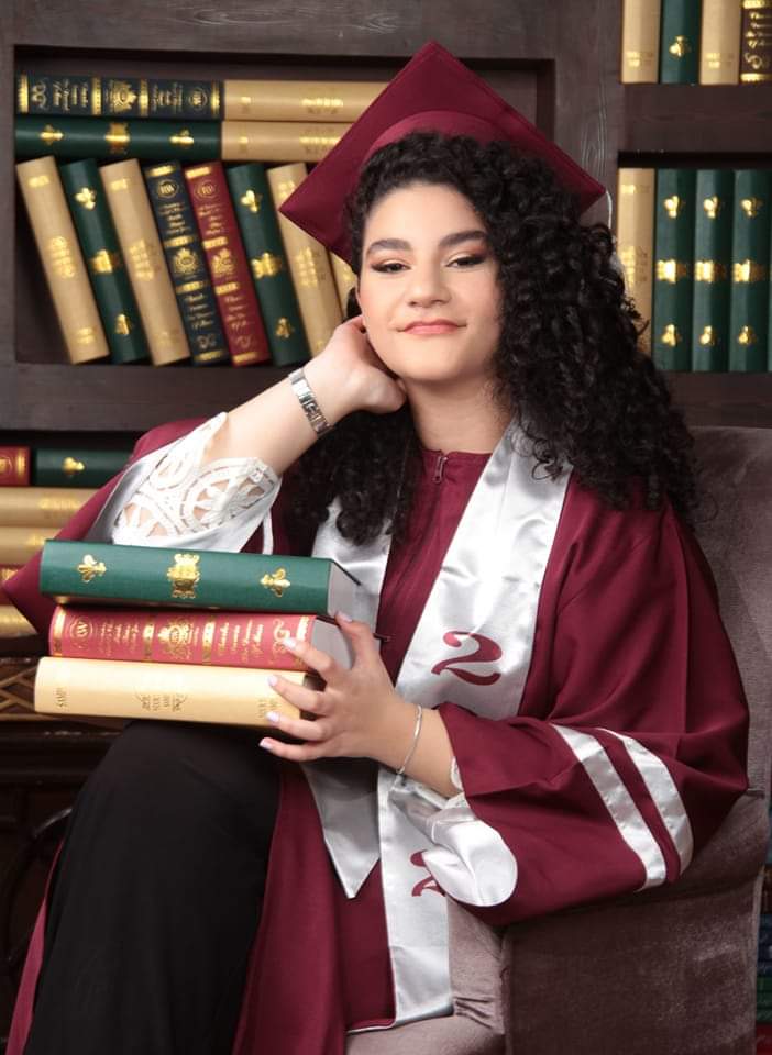 فاطمه أحمد أبو الهيجاء مبارك نجاح التوجيهي بمعدل ٩٣ الفرع العلمي