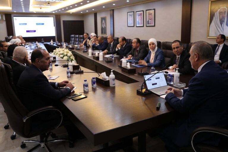 الحكومة تبدأ بإعداد البرنامج التنفيذي لرؤية التحديث الاقتصادي