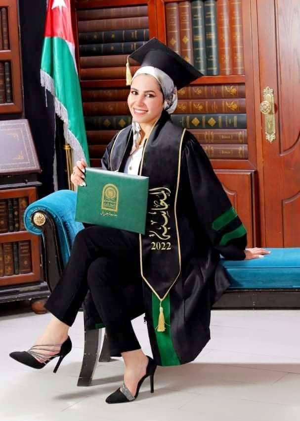 عمرو آلياصجين يهنئ آلاء نصر آلياصجين بالتخرج