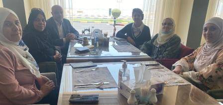 خلال جلسة صباحية لملهمات الطاقة الإيجابية، بعنوان عقدك النفسية سجنك الأبدي  المشاركات يٌعرضن مواطن الخوف في حياتهن وكيفية تجاوزها