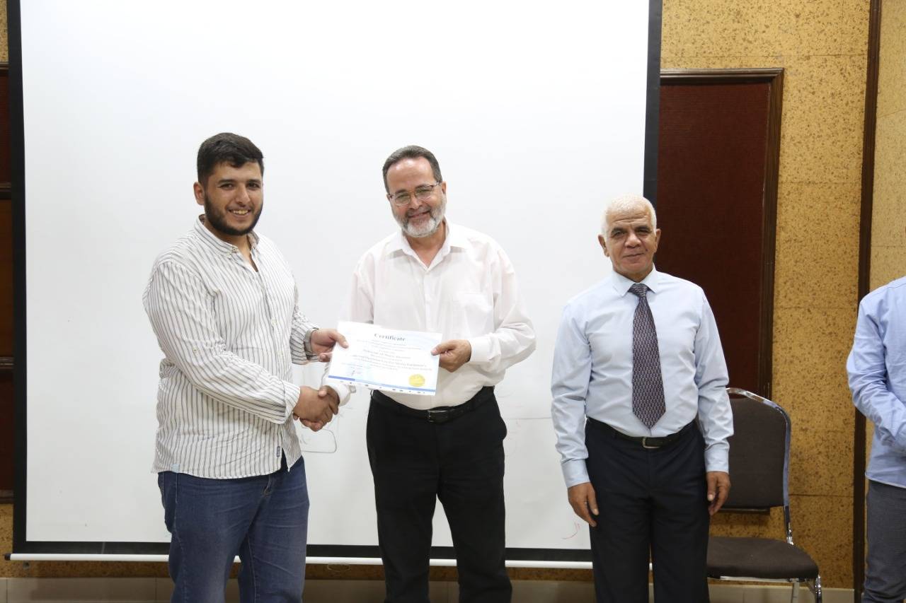 تخريج المشاركين في دورة المناجم والتعدين بعنوان تكلفة تشغيل معدات التعدين