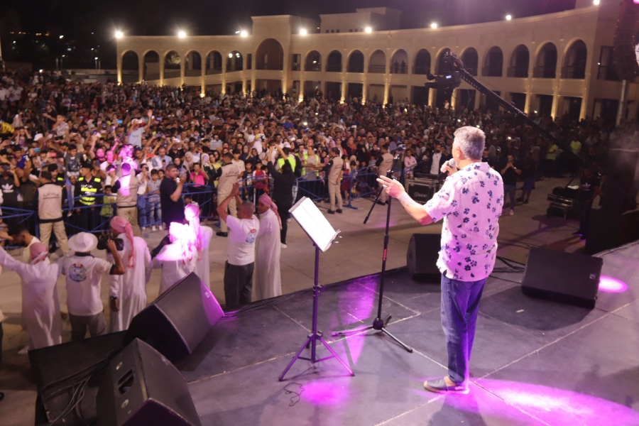 عمر العبداللات يشعل حفل العقبة بحضور جمهور غفير