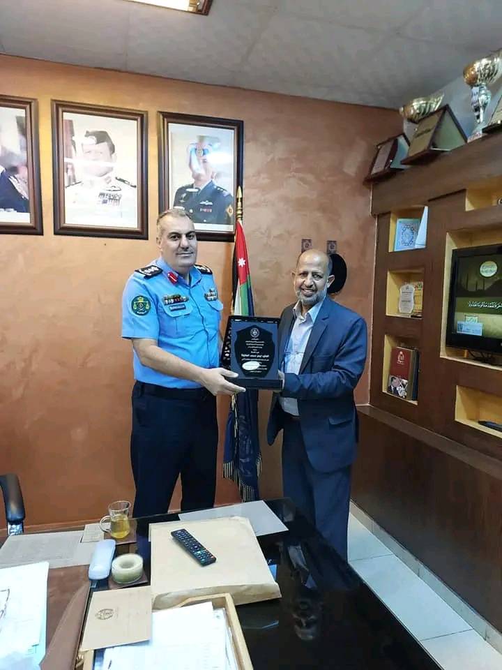 تكريم مدير شرطة محافظة المفرق العقيد أيمن العلاونة تقديرًا للجهود المبذولة خلال امتحانات الثانوية العامة