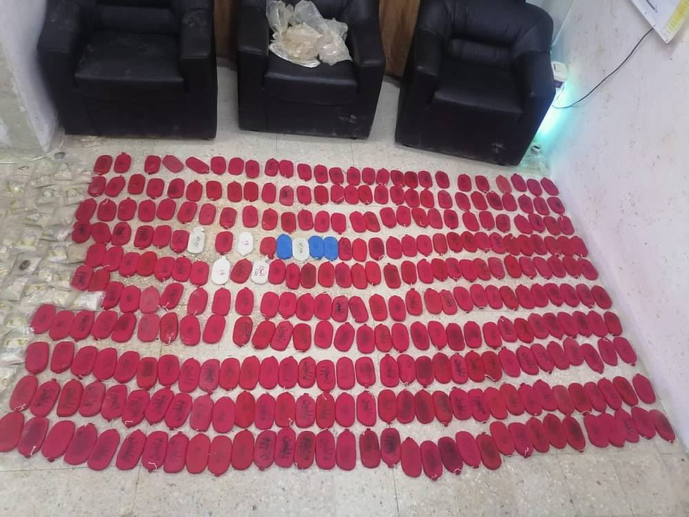 عملية نوعية جديدة لمكافحة المخدرات تفضي لضبط كميات ضخمة من الحبوب ومادة الحشيش المخدرة