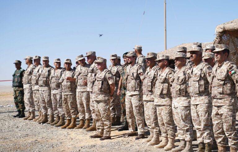 الملك وولي العهد يتابعان التمرين التعبوي “النور الساطع”