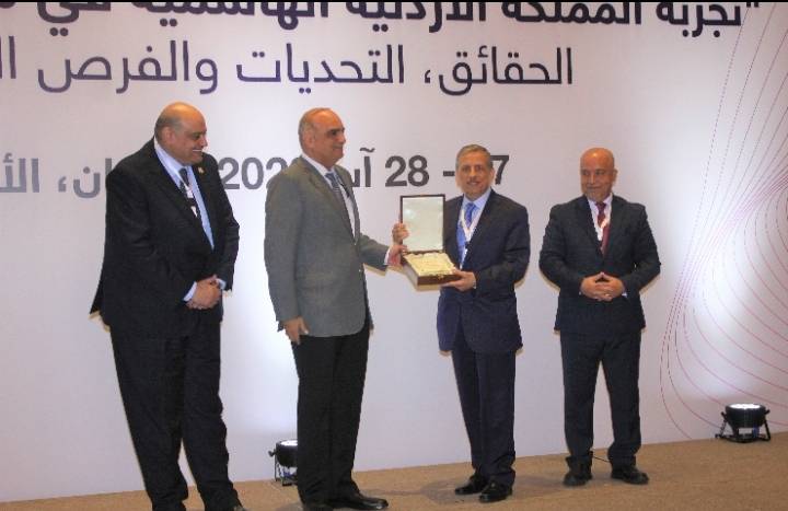 رئيس الوزراء يكرم جمعية المستشفيات الخاصة على جهودهم المبذولة لمواجهة جائحة كورونا