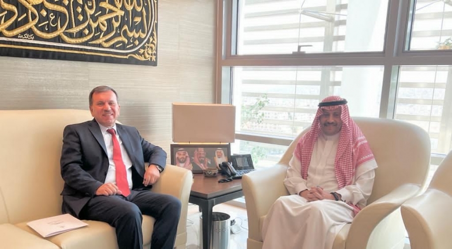 السفير السعودي لدى الأردن يستقبل في مكتبه النائب هايل عياش 