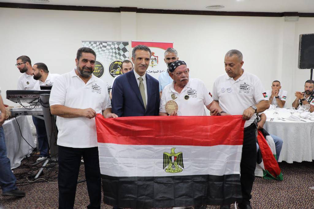 وزير السياحة يكرم الدراجين المشاركين برالي الدراجون العرب الأول