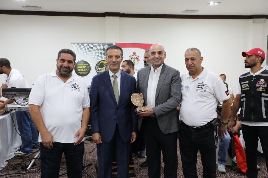 وزير السياحة يكرم الدراجين المشاركين برالي الدراجون العرب الأول