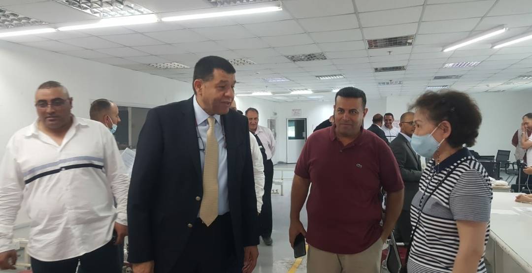 وزير العمل يتابع تنفيذ اتفاق مع مصنع ملابس بالكرك حول مستحقات العاملين