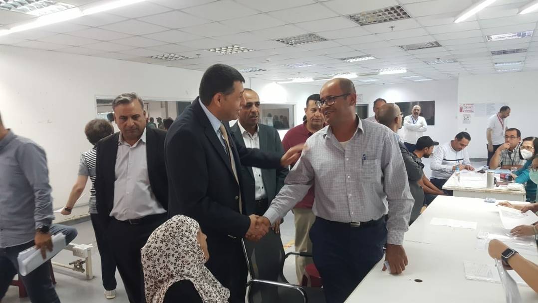 وزير العمل يتابع تنفيذ اتفاق مع مصنع ملابس بالكرك حول مستحقات العاملين