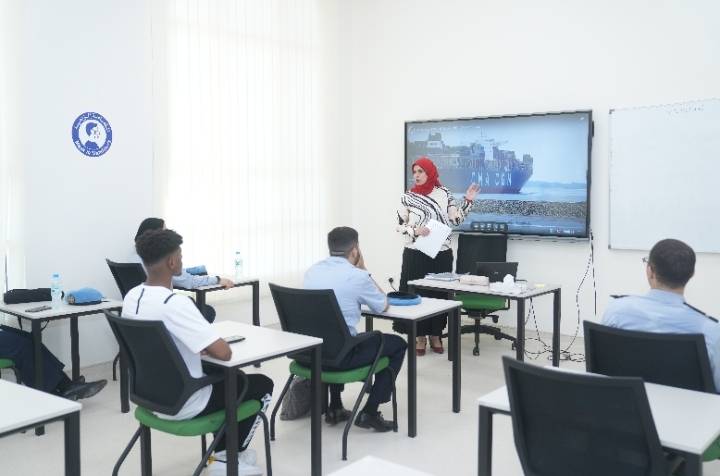 انطلاق الدراسة للدفعة السابعة من طلاب الأكاديمية العربية للعلوم والتكنولوجيا والنقل البحري - الشارقة