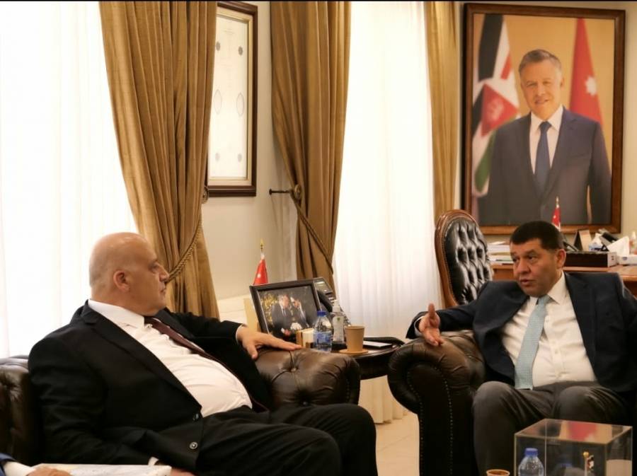 وزير العمل يبحث مع نظيره الفلسطيني تعزيز التعاون بين الجانبين
