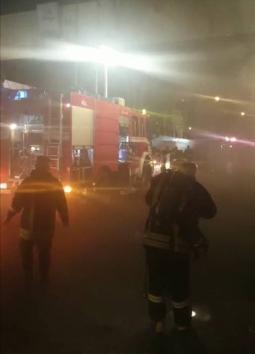 الدفاع المدني وشرطة وسط عمان يتعاملان مع حريق ناتج عن تماس كهربائي .. فيديو