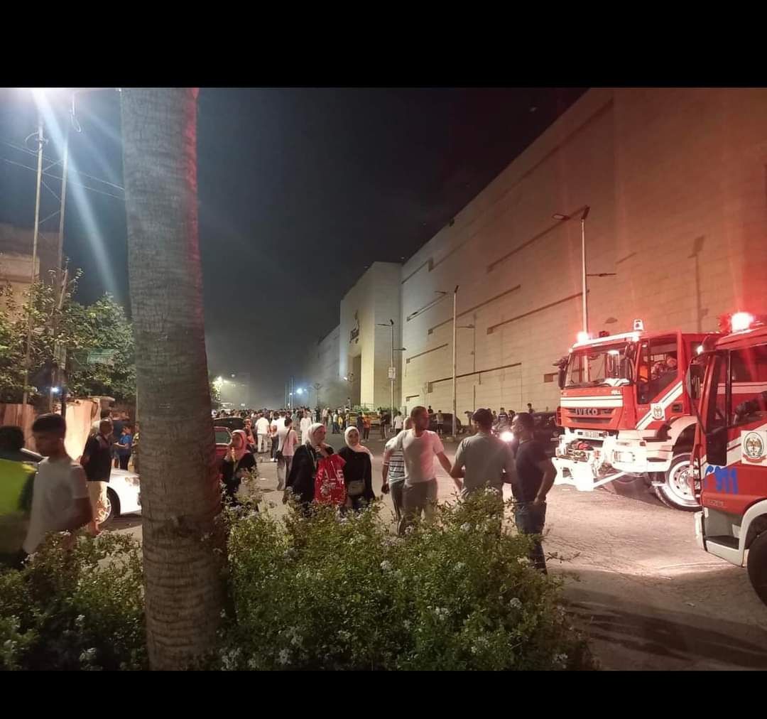 اخلاء استقلال مول إثر حريق في طابق المطاعم وأنباء عن إصابات - صور