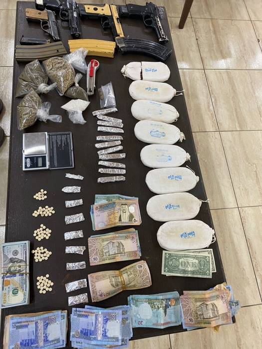 حملة أمنية جنوب العاصمة والقاء القبض على اربعة اشخاص من المطلوبين ومروجي المواد المخدرة أحدهم مصنف بالخطر