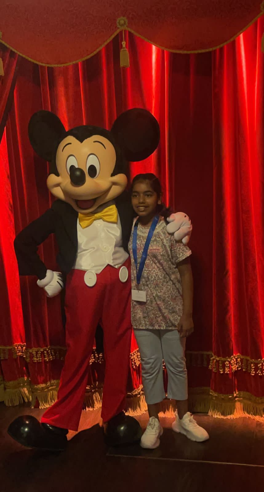 سعادة أطفال أمنية تُضيء أرجاء ديزني لاند بباريس