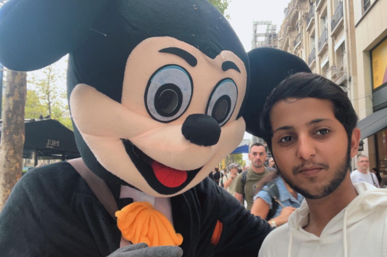 سعادة أطفال أمنية تُضيء أرجاء ديزني لاند بباريس