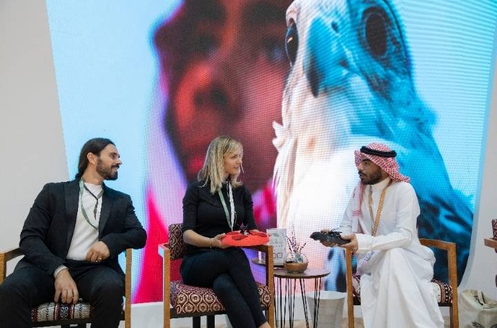 أول طائرة بدون طيار من نوعها لحماية الصقور والبيئة