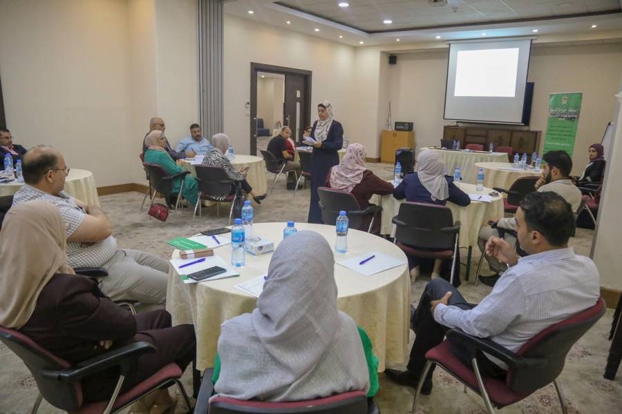 سلطة جودة البيئة الفلسطينيه تناقش التقرير الأولي الخاص بالأطر القانونية وتدابير الرقابة على التجارة الدولية بموجب اتفاقيات دولية