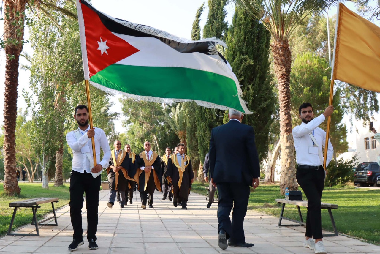 جامعة الحسين بن طلال تحتفي بتخريج الفوج الثالث والعشرين من طلبتها