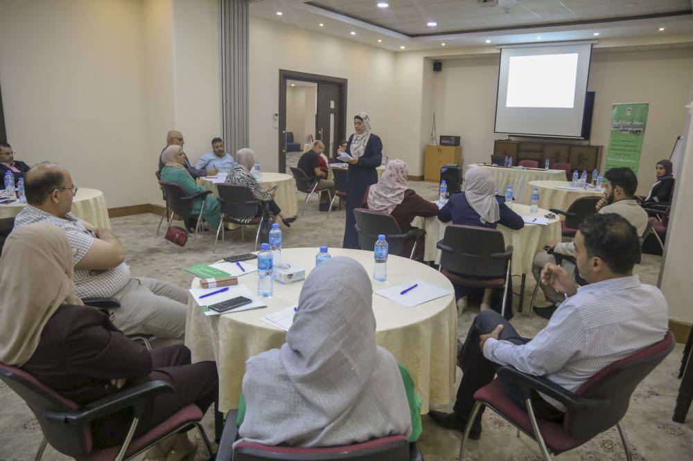 سلطة جودة البيئة الفلسطينيه تناقش التقرير الأولي الخاص بالأطر القانونية وتدابير الرقابة على التجارة الدولية بموجب اتفاقيات دولية