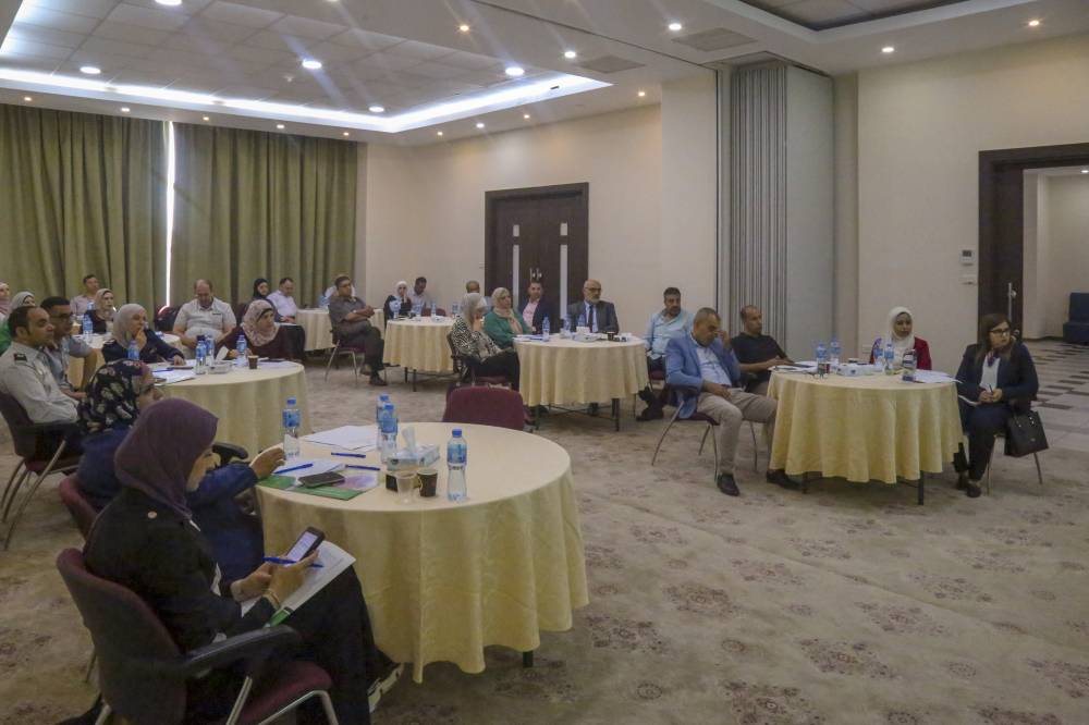 سلطة جودة البيئة الفلسطينيه تناقش التقرير الأولي الخاص بالأطر القانونية وتدابير الرقابة على التجارة الدولية بموجب اتفاقيات دولية