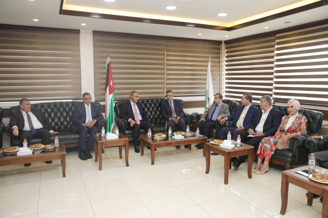 امين عمان يزور نقابتي المهندسين والمحامين  