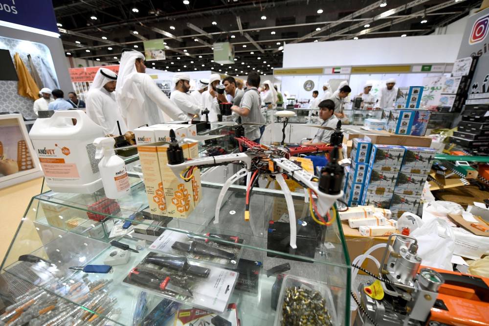 معرض أبوظبي الدولي للصيد يُقدّم لجمهوره أدوات الصقارة التقليدية وتطوّراتها الحديثة