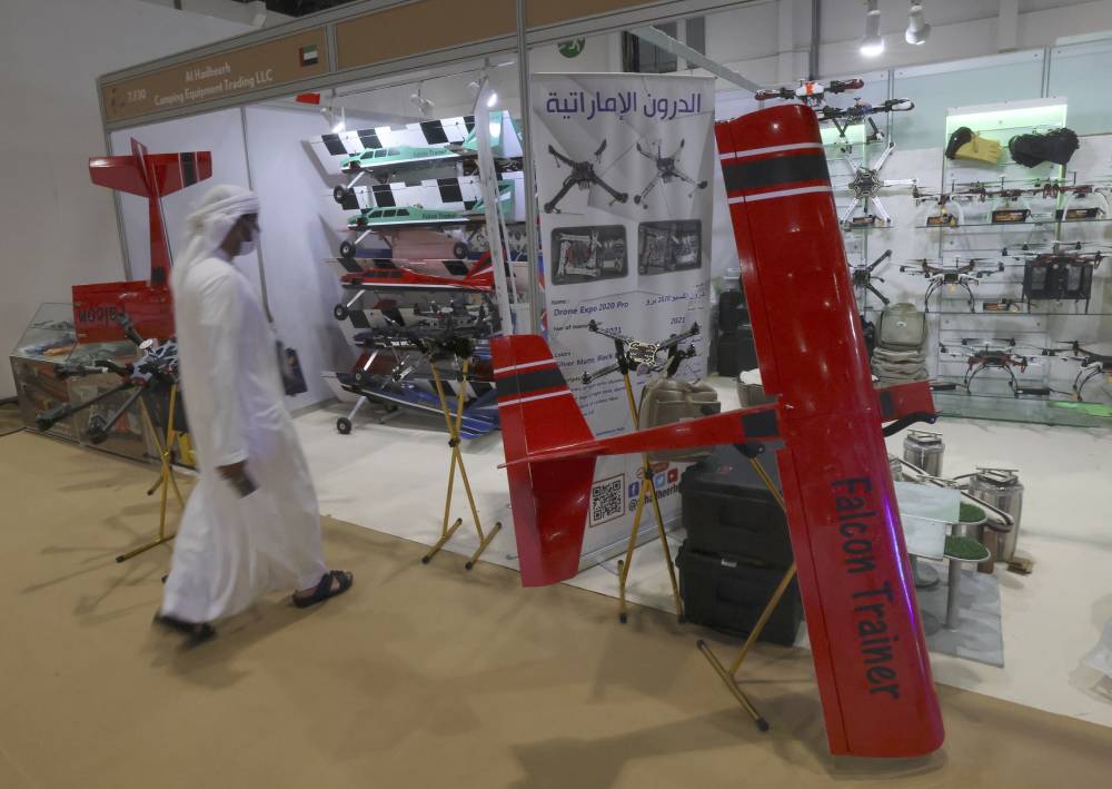 معرض أبوظبي الدولي للصيد يُقدّم لجمهوره أدوات الصقارة التقليدية وتطوّراتها الحديثة