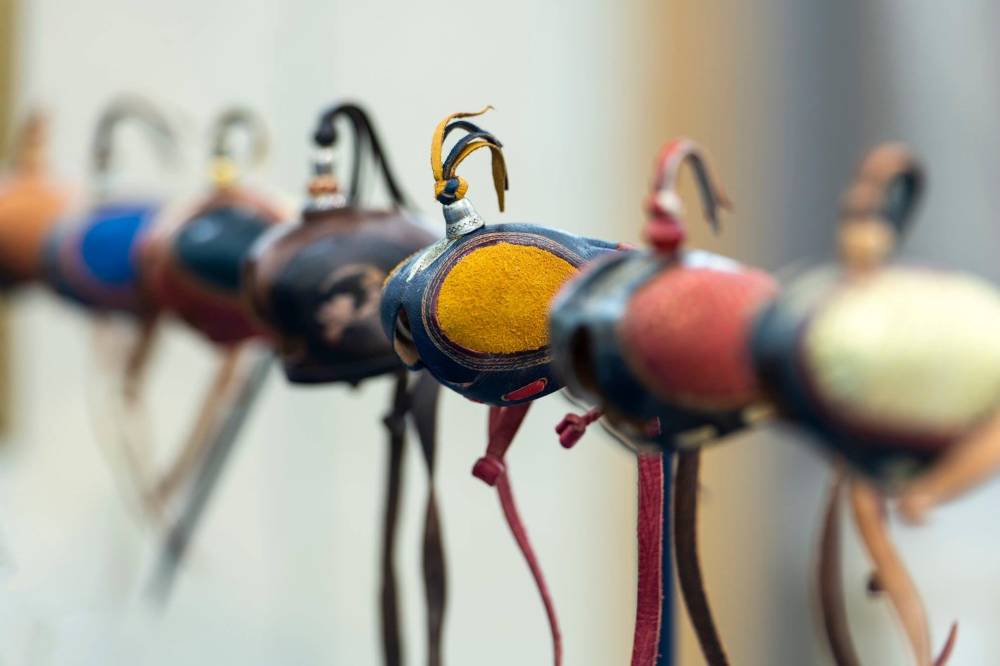 معرض أبوظبي الدولي للصيد يُقدّم لجمهوره أدوات الصقارة التقليدية وتطوّراتها الحديثة