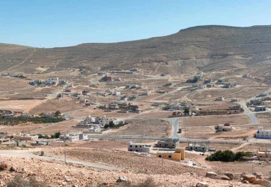 سكان منطقة البقعة وحي المديرج يطالبون بتفعيل وسائط للنقل لخدمة مناطقهم في لواء البترا