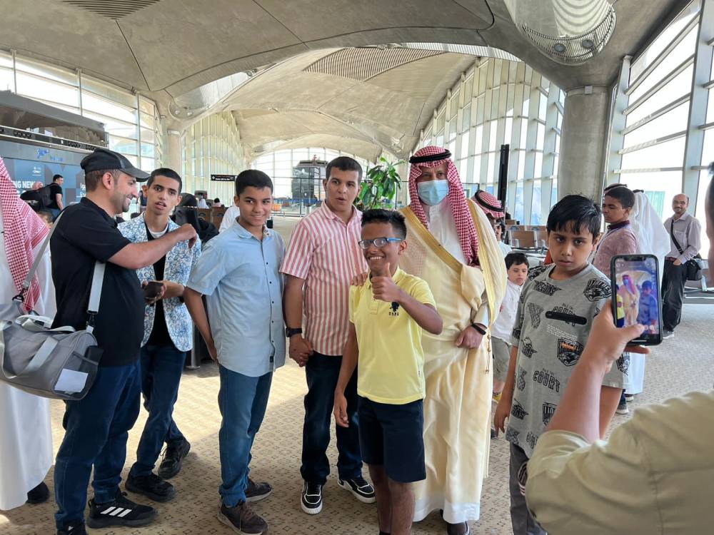 السديري يودع الطلبة السعوديين المبتعثين من ذوي الإعاقة .